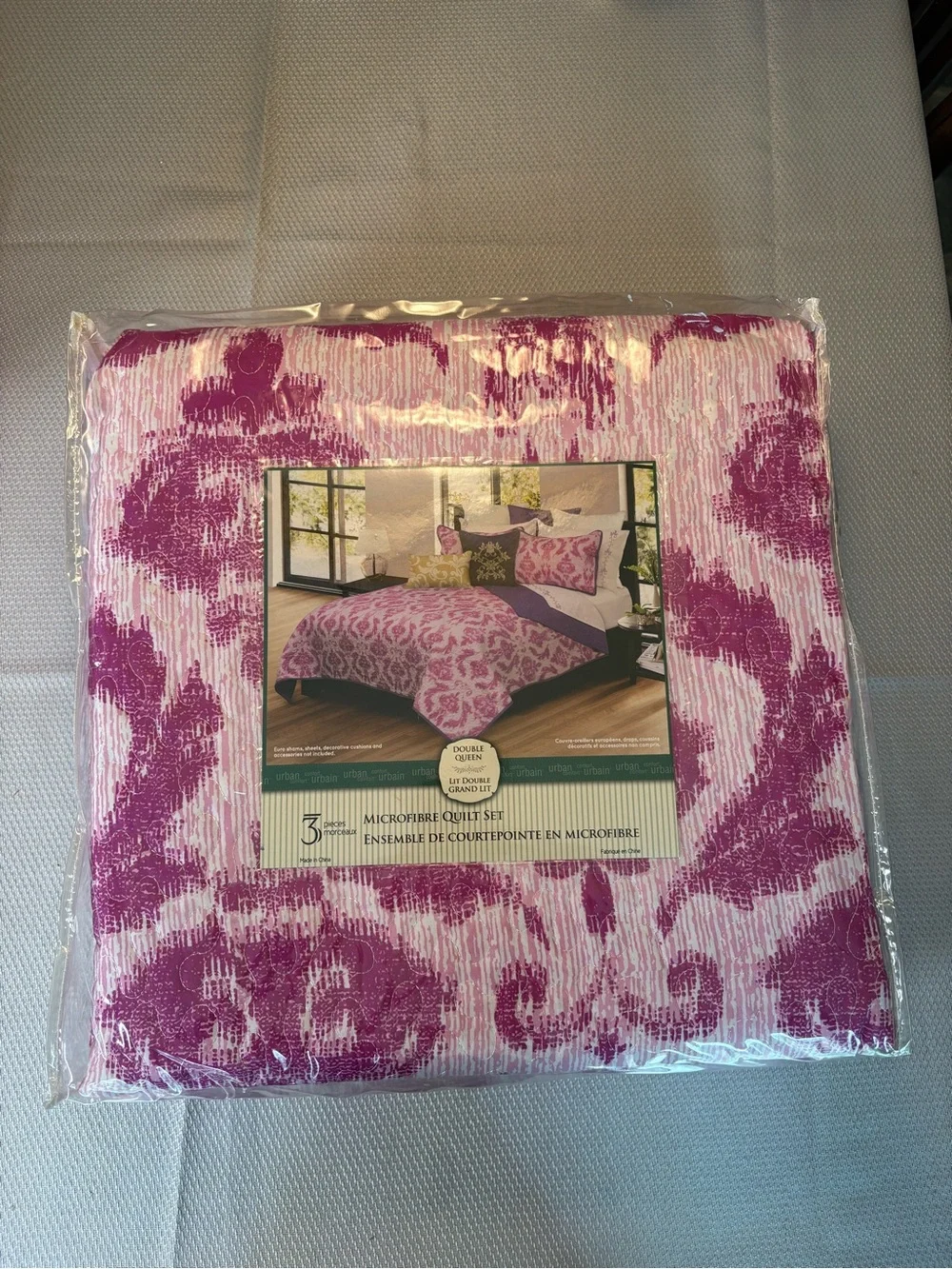 Microfiber Quilt Set in Pink Damask Pattern - 3-Piece Bedding